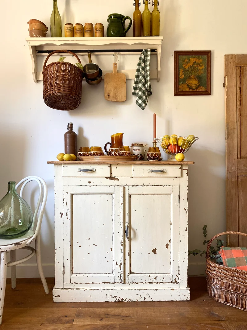 Buffet parisien ancien en bois patiné