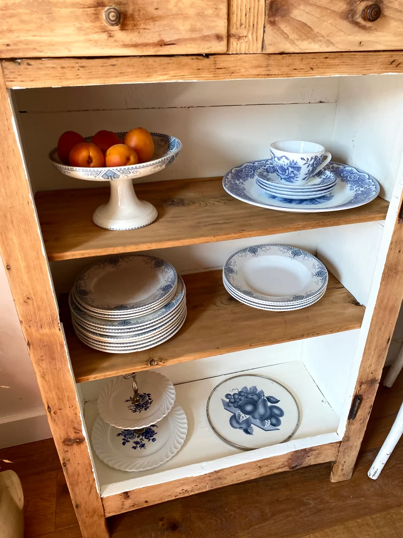 Buffet ouvert en bois ancien rénové
