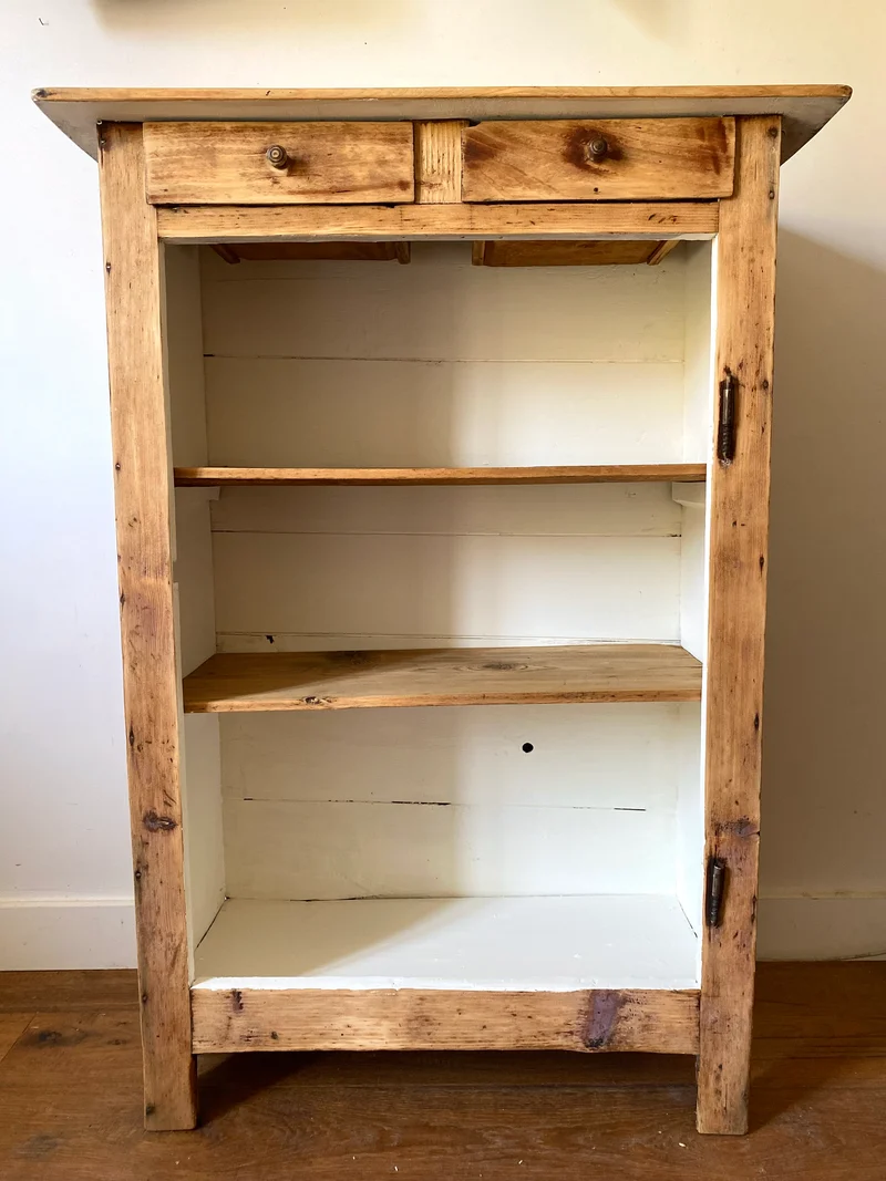 Buffet ouvert en bois ancien rénové