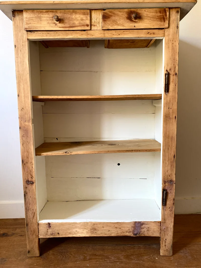 Buffet ouvert en bois ancien rénové