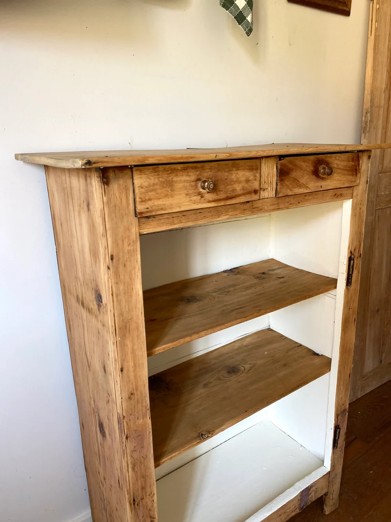 Buffet ouvert en bois ancien rénové