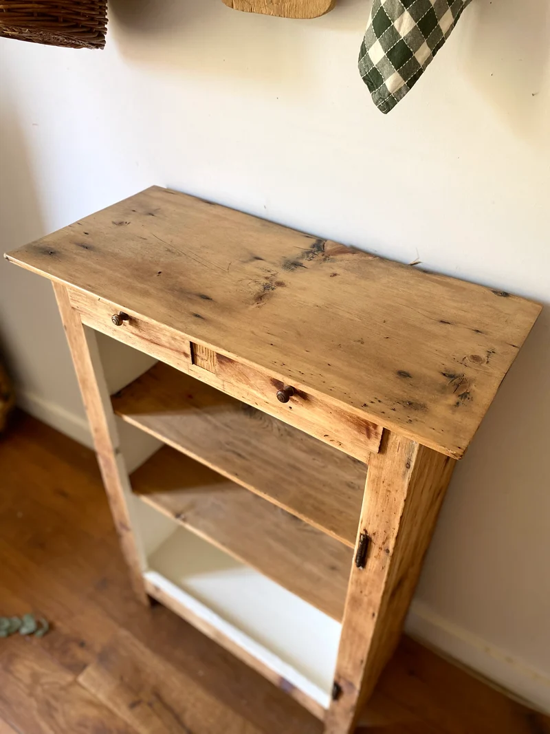 Buffet ouvert en bois ancien rénové