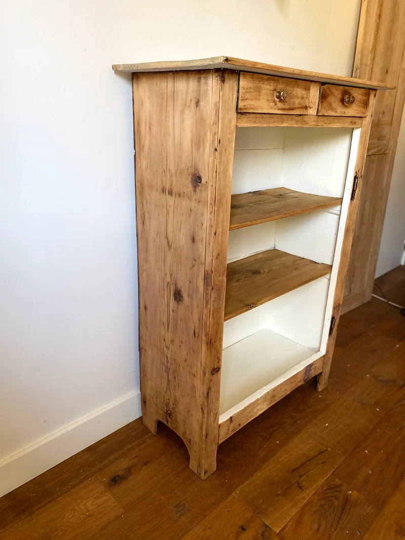 Buffet ouvert en bois ancien rénové