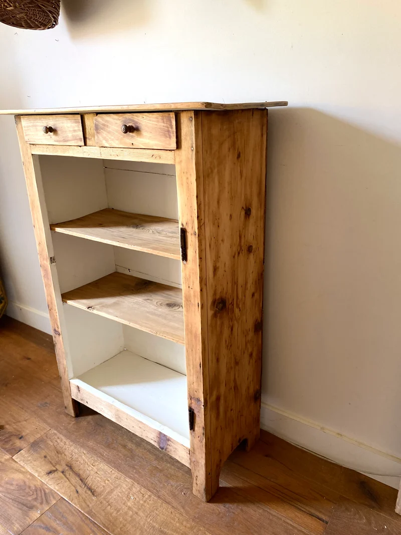 Buffet ouvert en bois ancien rénové