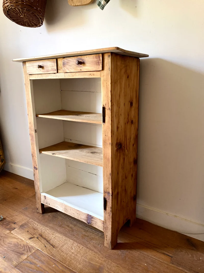 Buffet ouvert en bois ancien rénové