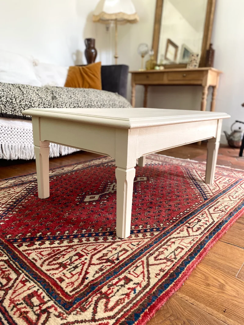 Table basse en bois ancien écru