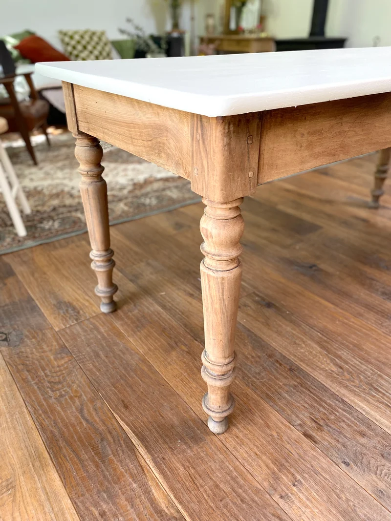 Table de ferme ancienne rénovée et son banc