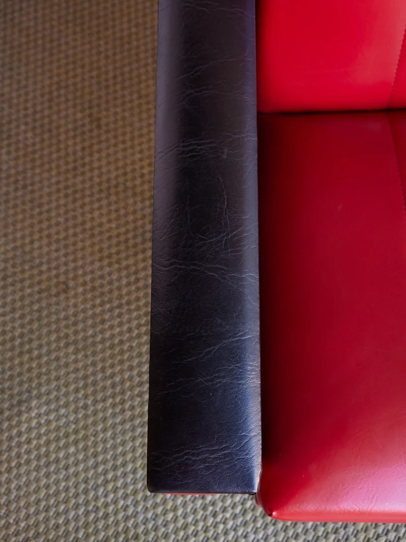 Jakob, la paire de fauteuils en skaï bicolore N°1396