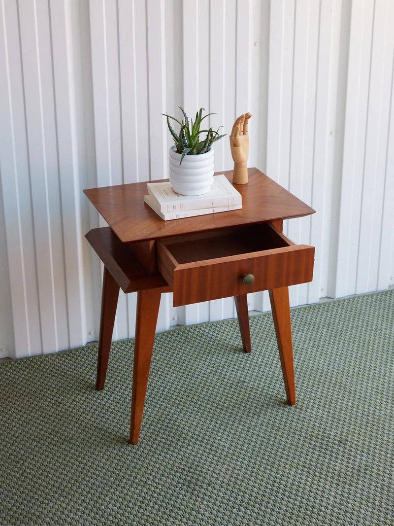 Maïa, la table de chevet en bois N°1596