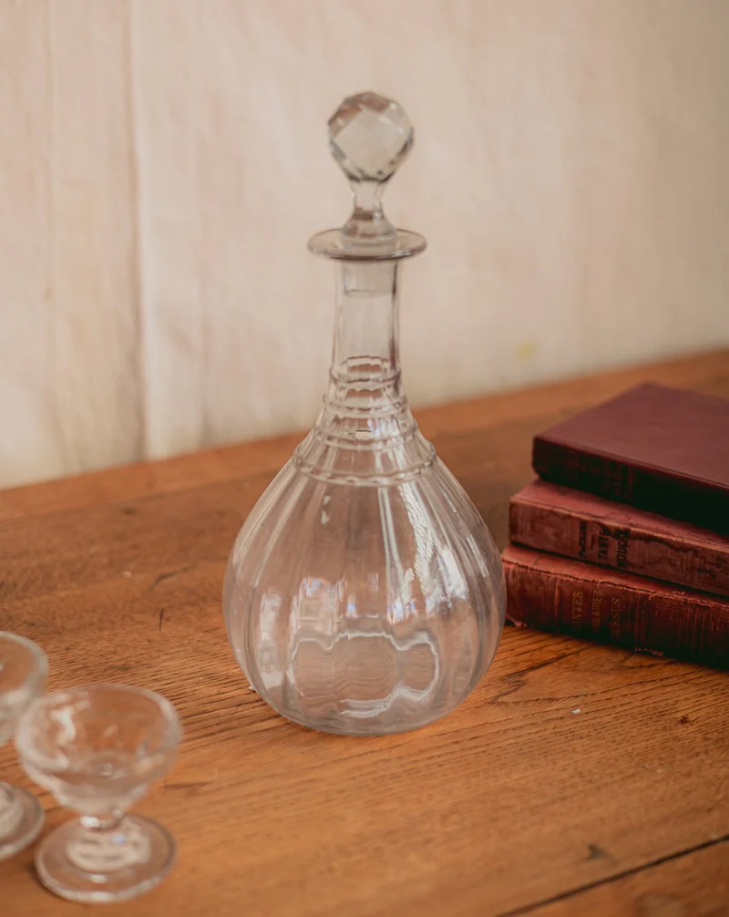 Gabrielle, la carafe ancienne en verre N°158