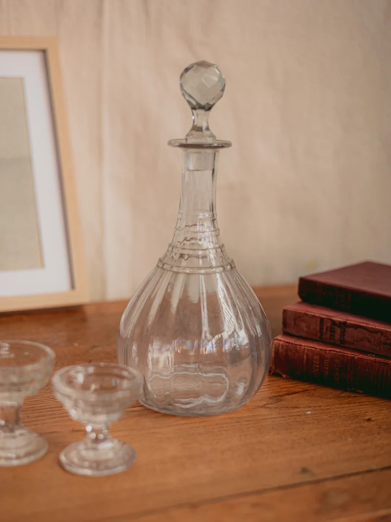 Gabrielle, la carafe ancienne en verre N°158