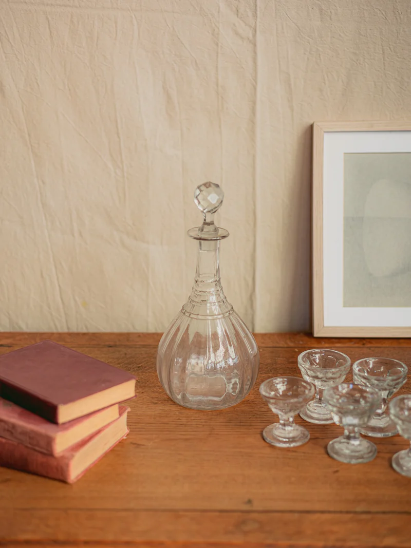 Gabrielle, la carafe ancienne en verre N°158