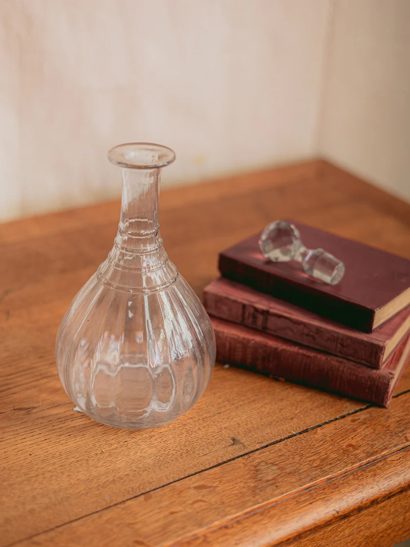 Gabrielle, la carafe ancienne en verre N°158