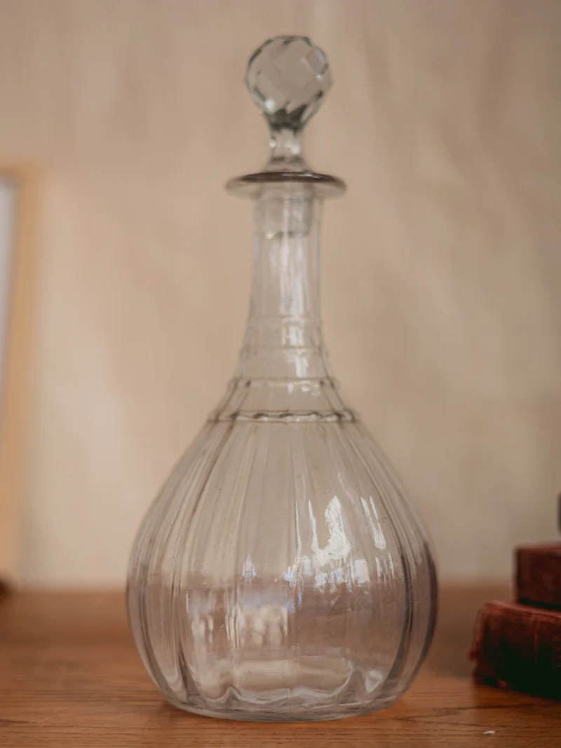 Gabrielle, la carafe ancienne en verre N°158