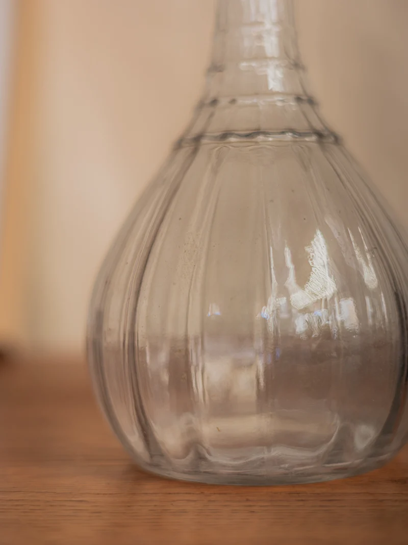 Gabrielle, la carafe ancienne en verre N°158