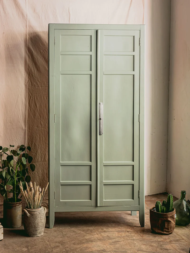 Blandine, l'armoire parisienne en bois gris sauge N°495