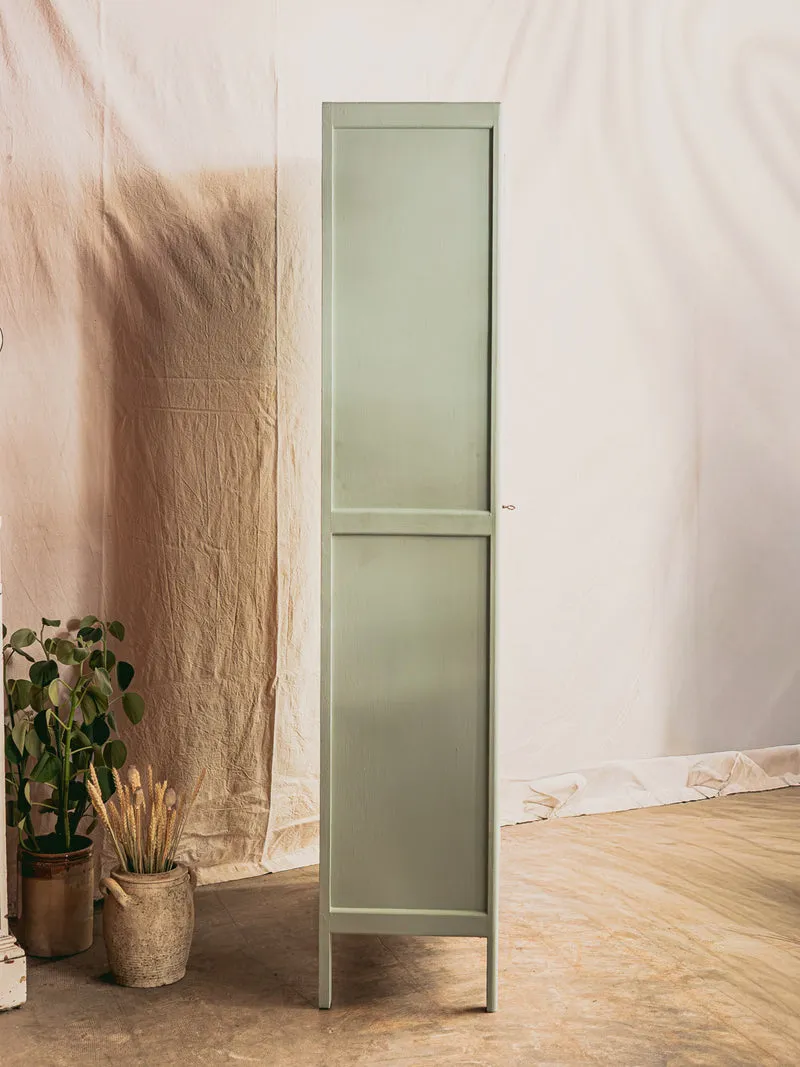 Blandine, l'armoire parisienne en bois gris sauge N°495