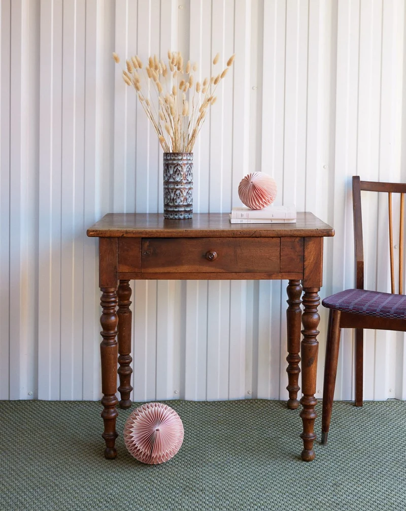 Francine, la table d'appoint en bois N°1594