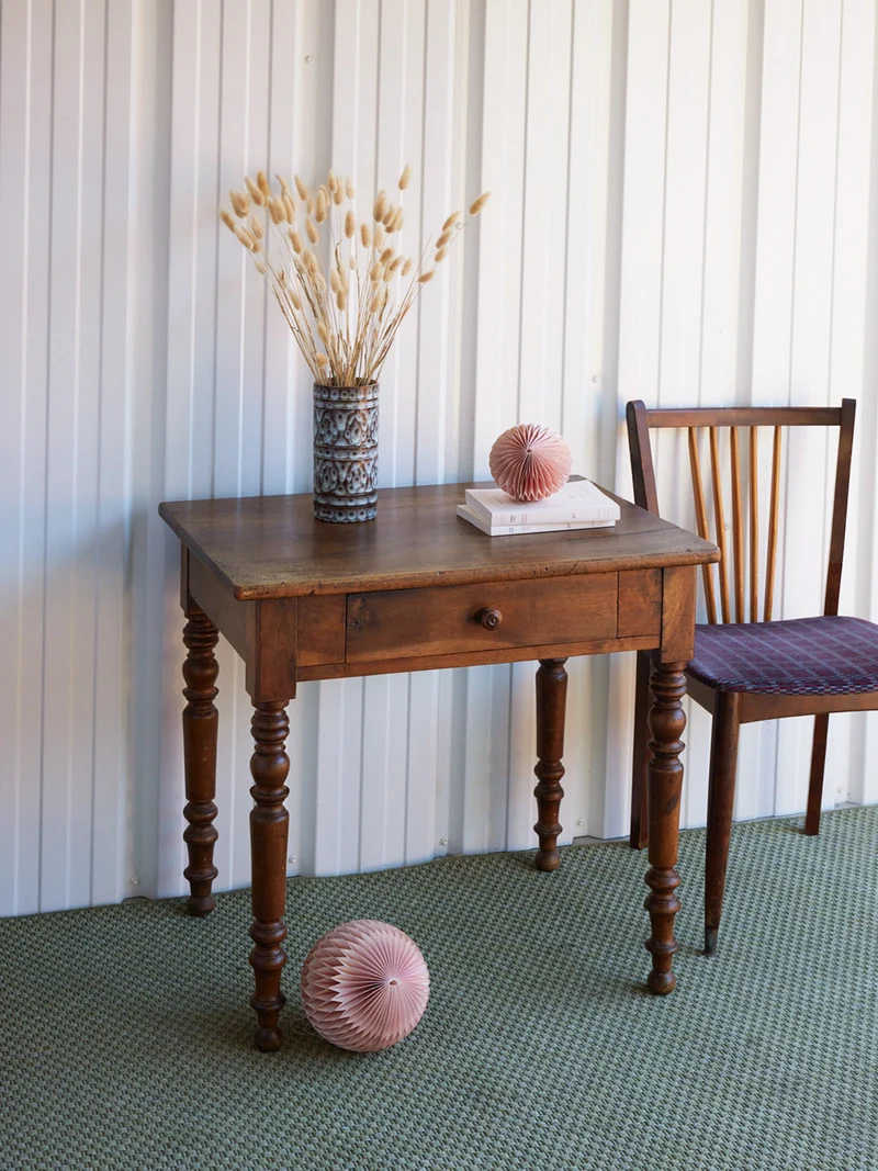 Francine, la table d'appoint en bois N°1594