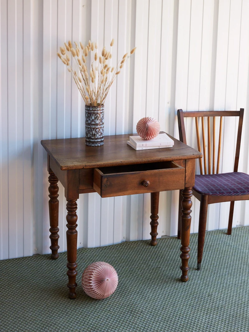 Francine, la table d'appoint en bois N°1594