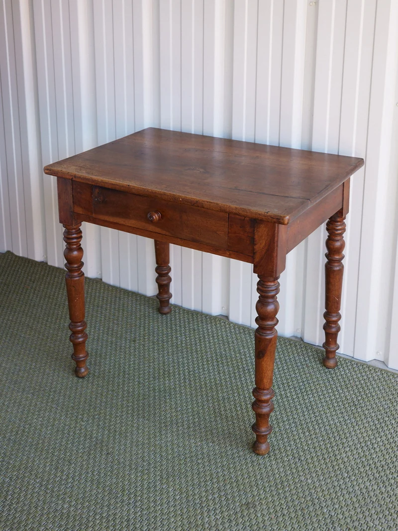 Francine, la table d'appoint en bois N°1594