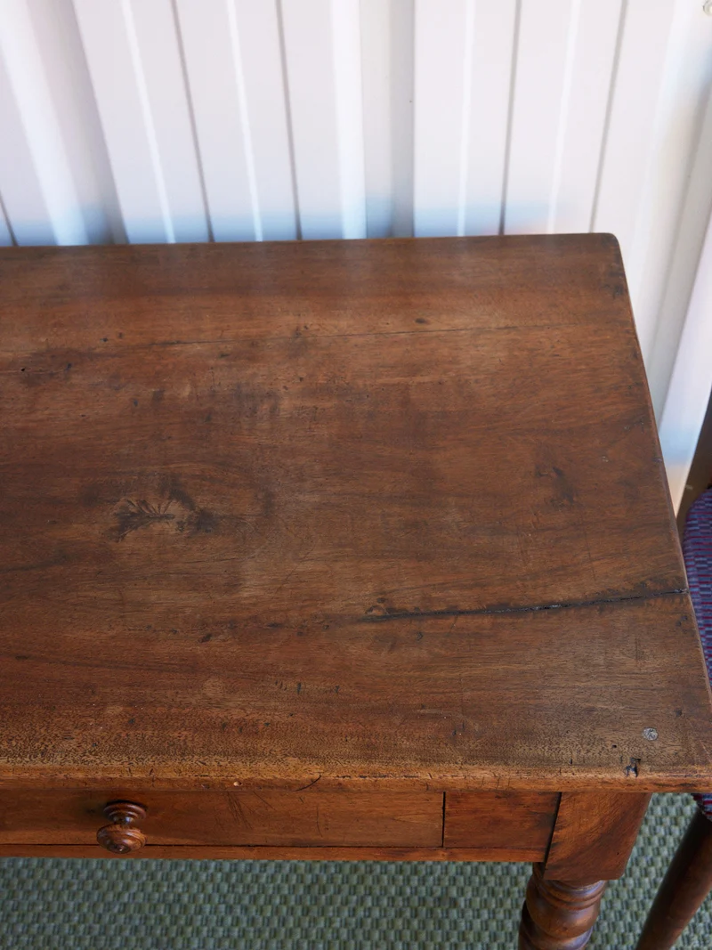 Francine, la table d'appoint en bois N°1594