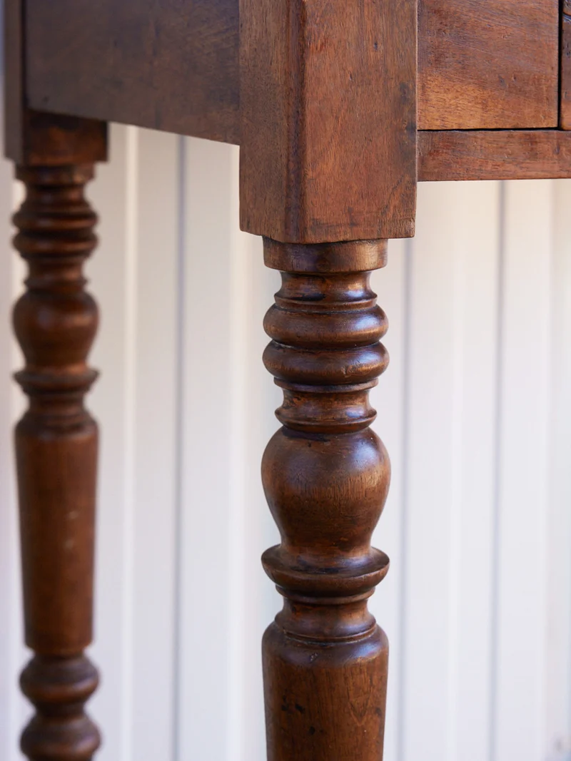 Francine, la table d'appoint en bois N°1594