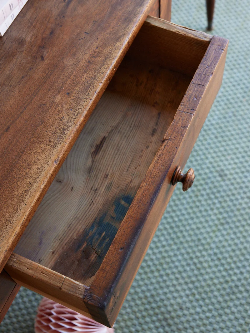 Francine, la table d'appoint en bois N°1594
