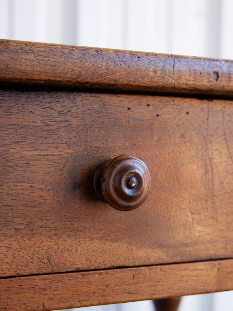 Francine, la table d'appoint en bois N°1594