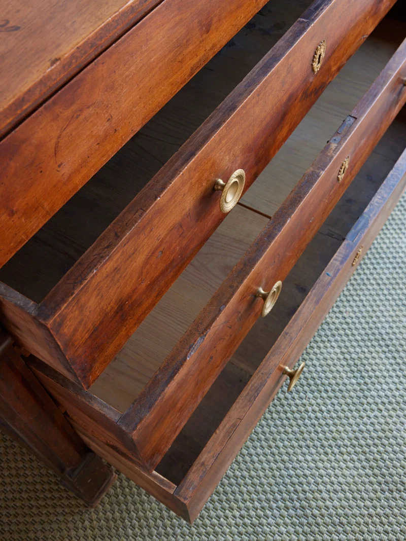 Garance, la commode empire en bois massif N°769