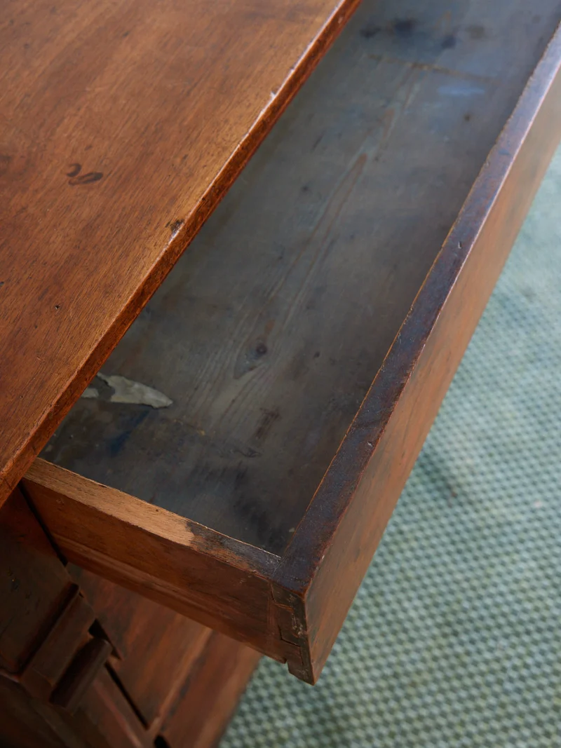 Garance, la commode empire en bois massif N°769