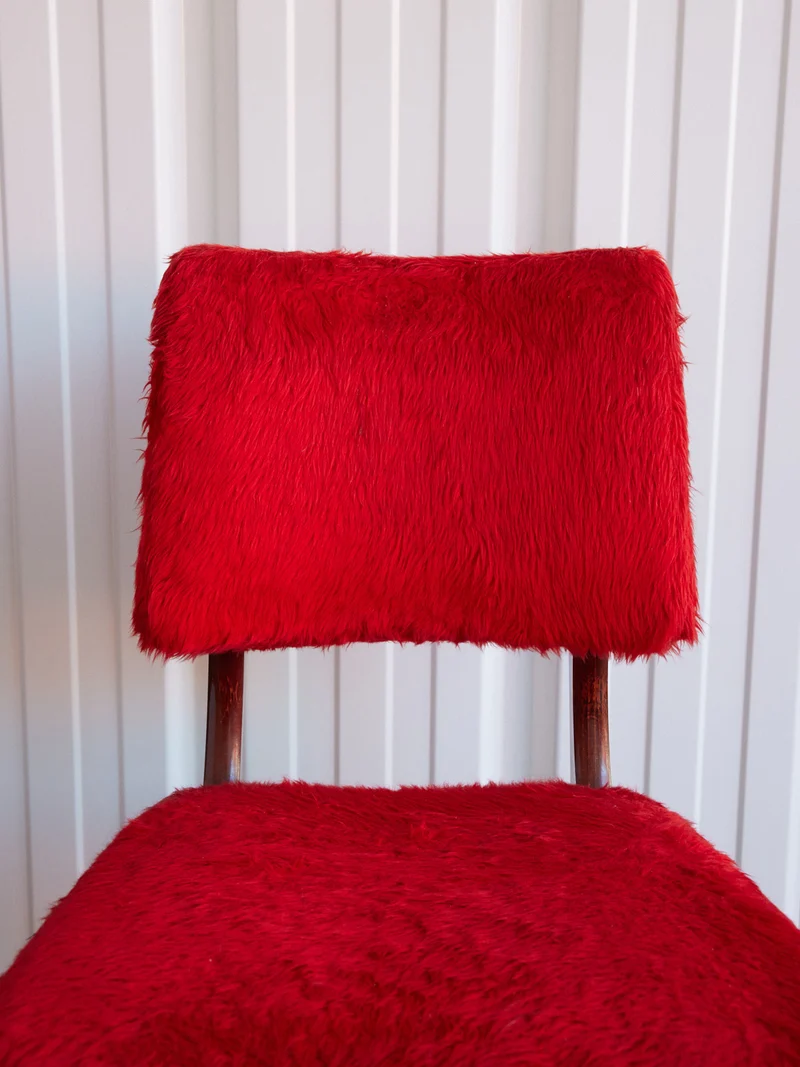 Alma, la paire de chaises en poils rouges N°2004