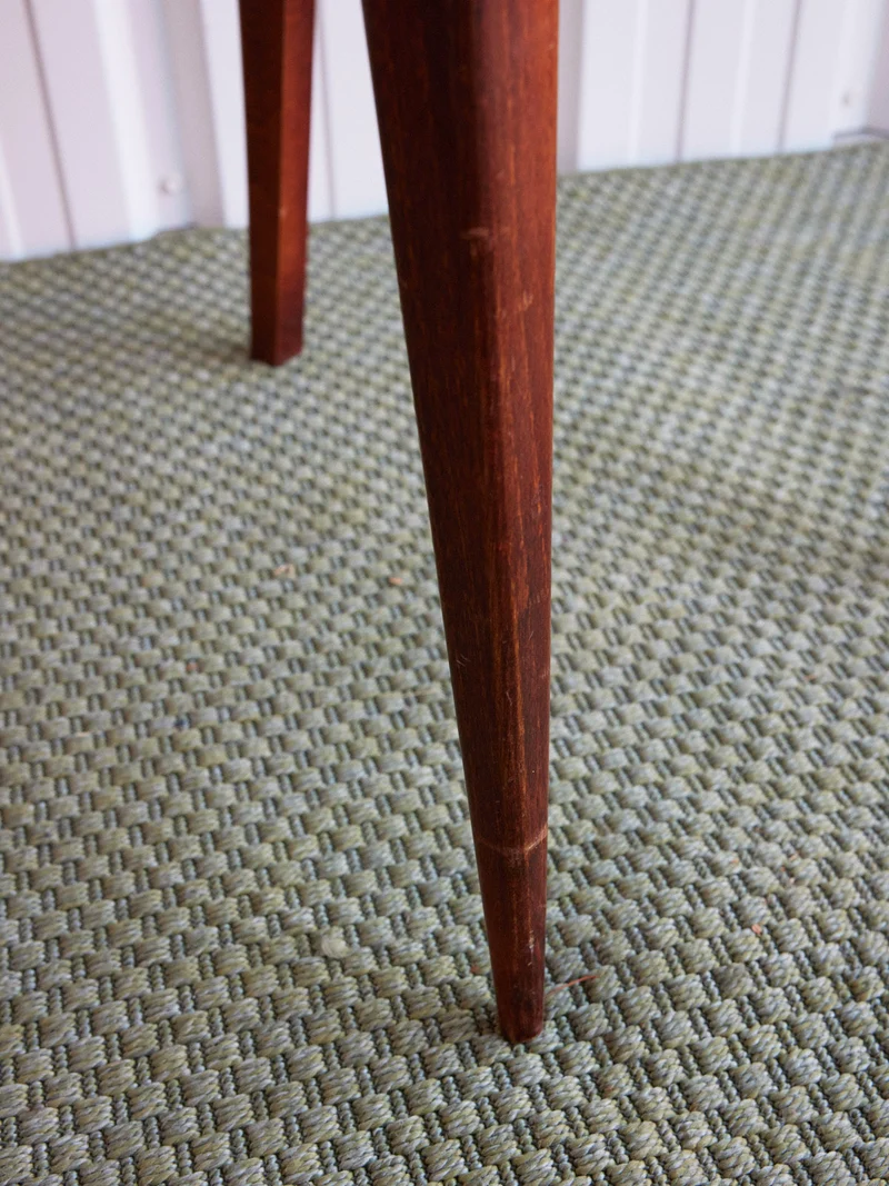 Alma, la paire de chaises en poils rouges N°2004