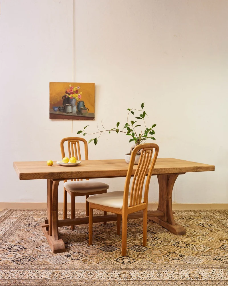 Romy, la grande table à manger en bois sablé N°1507