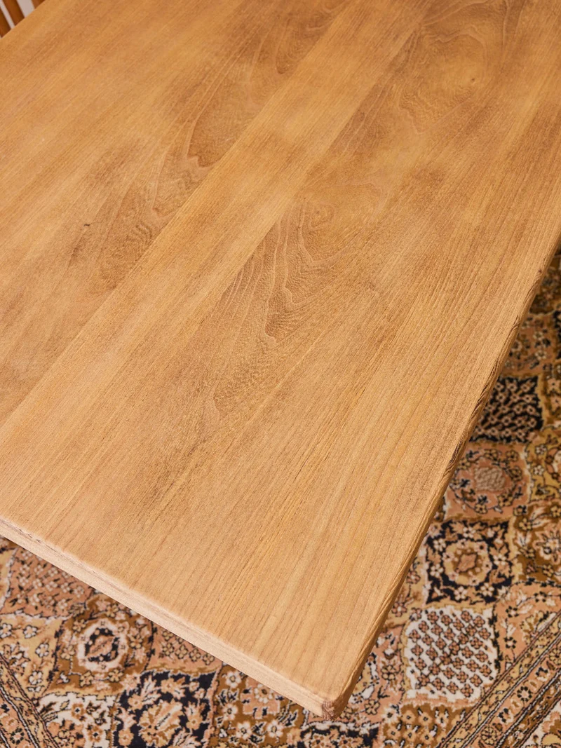 Romy, la grande table à manger en bois sablé N°1507