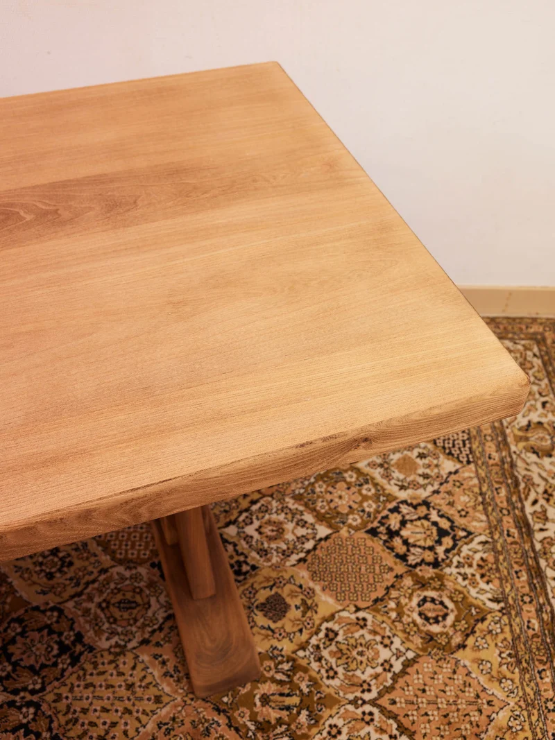 Romy, la grande table à manger en bois sablé N°1507