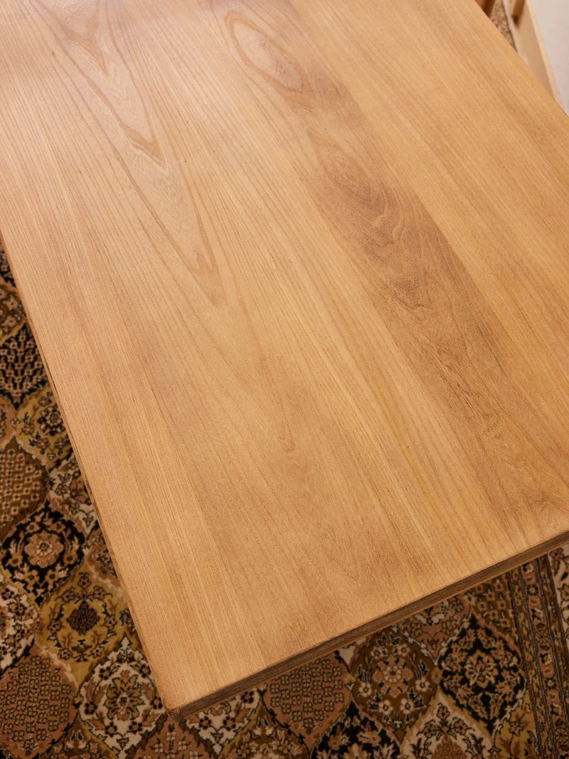Romy, la grande table à manger en bois sablé N°1507