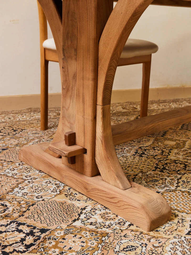 Romy, la grande table à manger en bois sablé N°1507