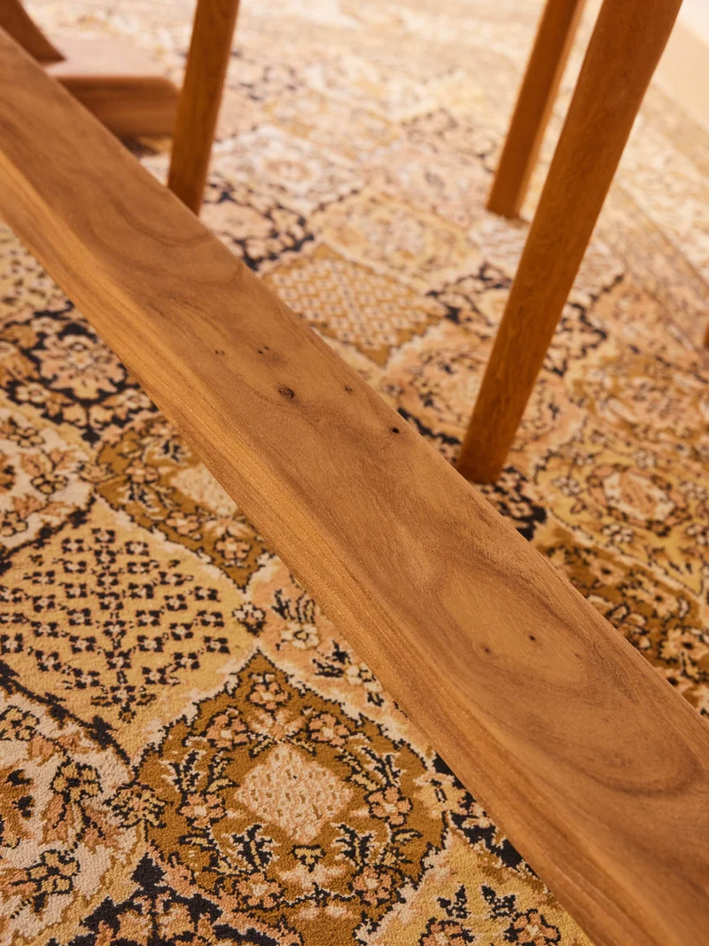 Romy, la grande table à manger en bois sablé N°1507