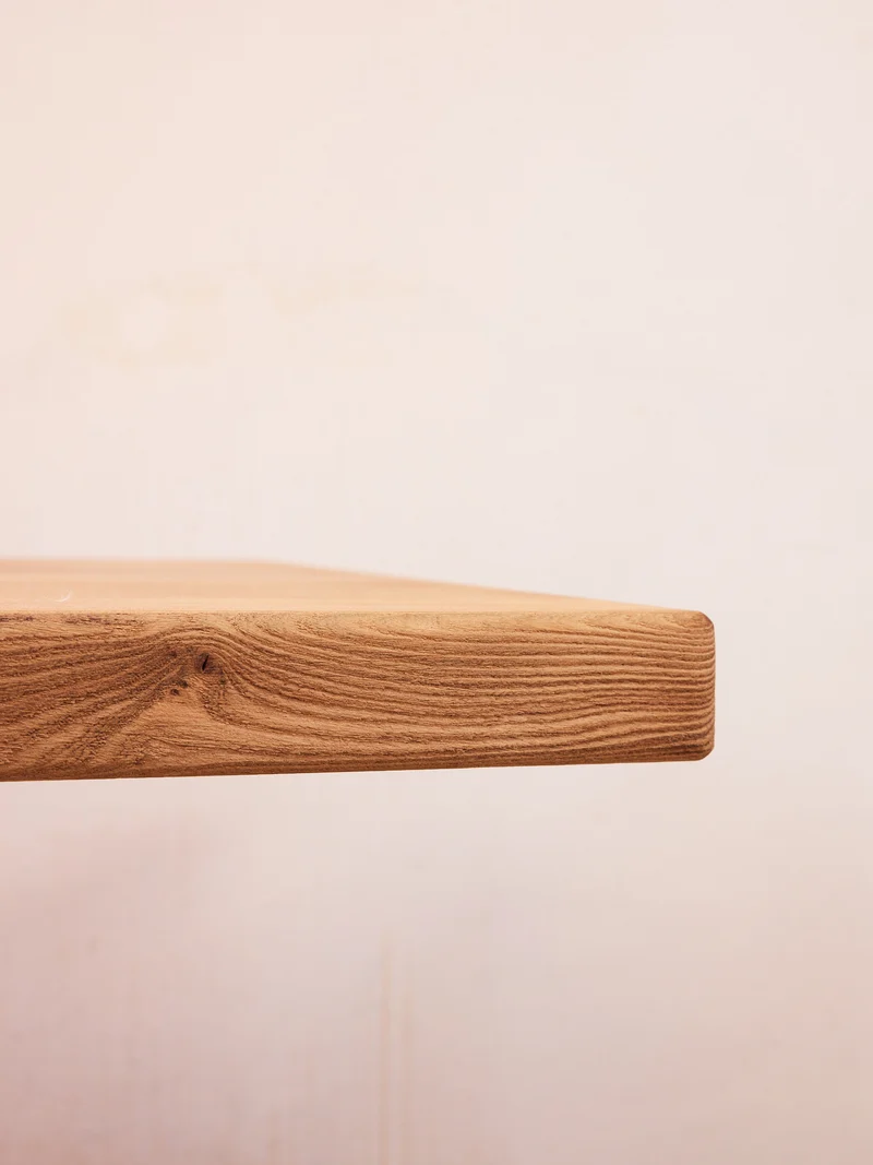 Romy, la grande table à manger en bois sablé N°1507