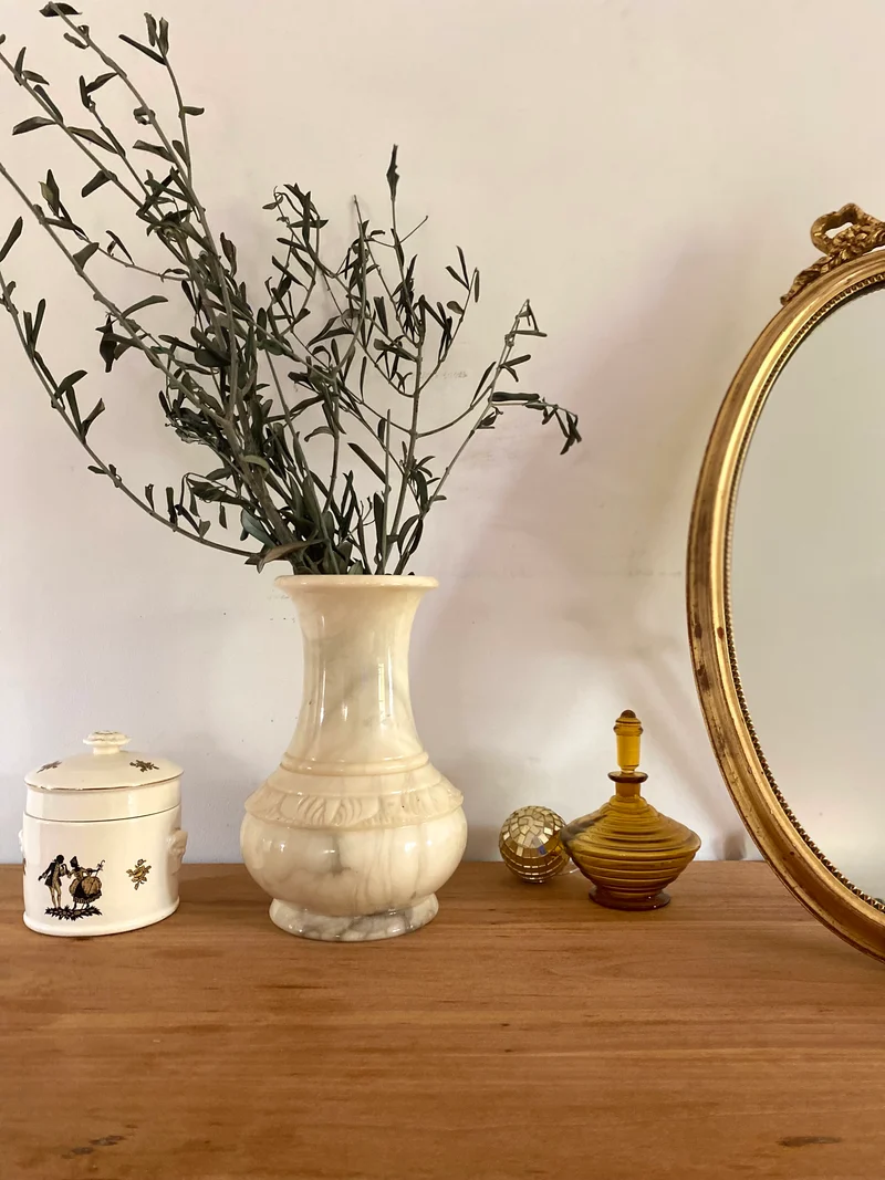 Duo de pots décoratifs en porcelaine ancienne