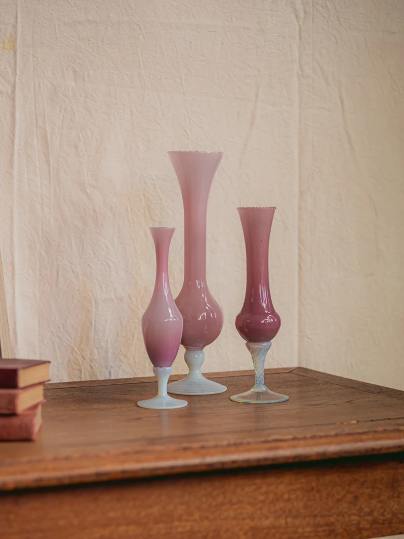 Edmond, le lot de trois vases en opaline rose N°208