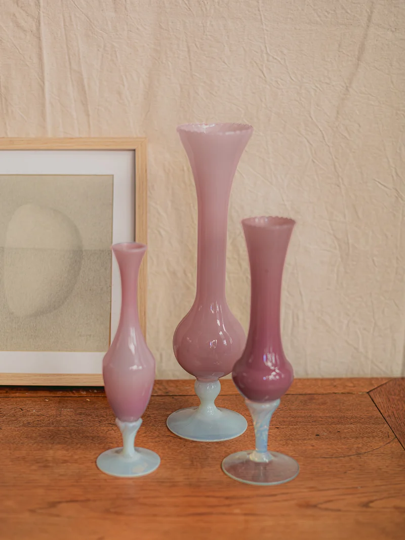 Edmond, le lot de trois vases en opaline rose N°208