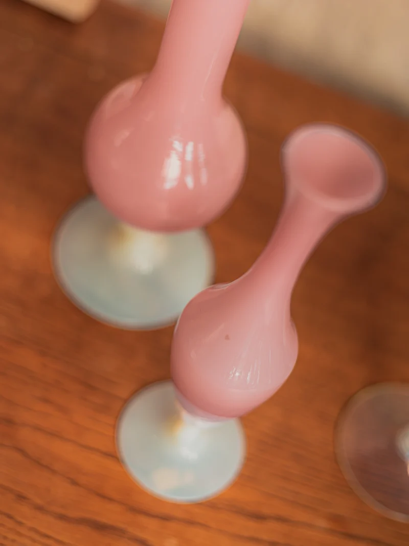Edmond, le lot de trois vases en opaline rose N°208