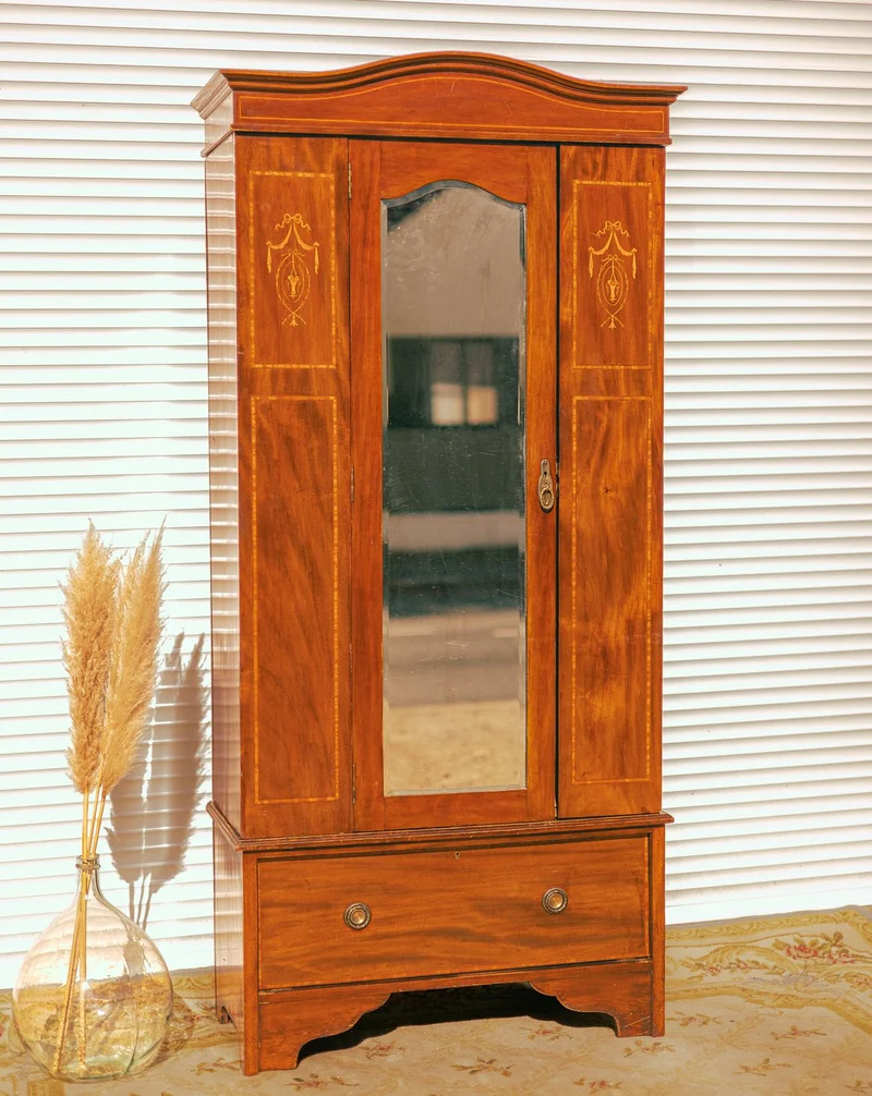 Blandine, l'armoire élégante avec miroir N°491