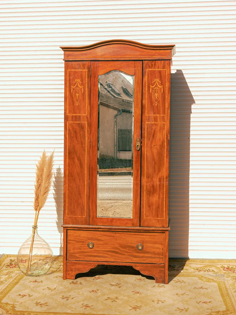 Blandine, l'armoire élégante avec miroir N°491