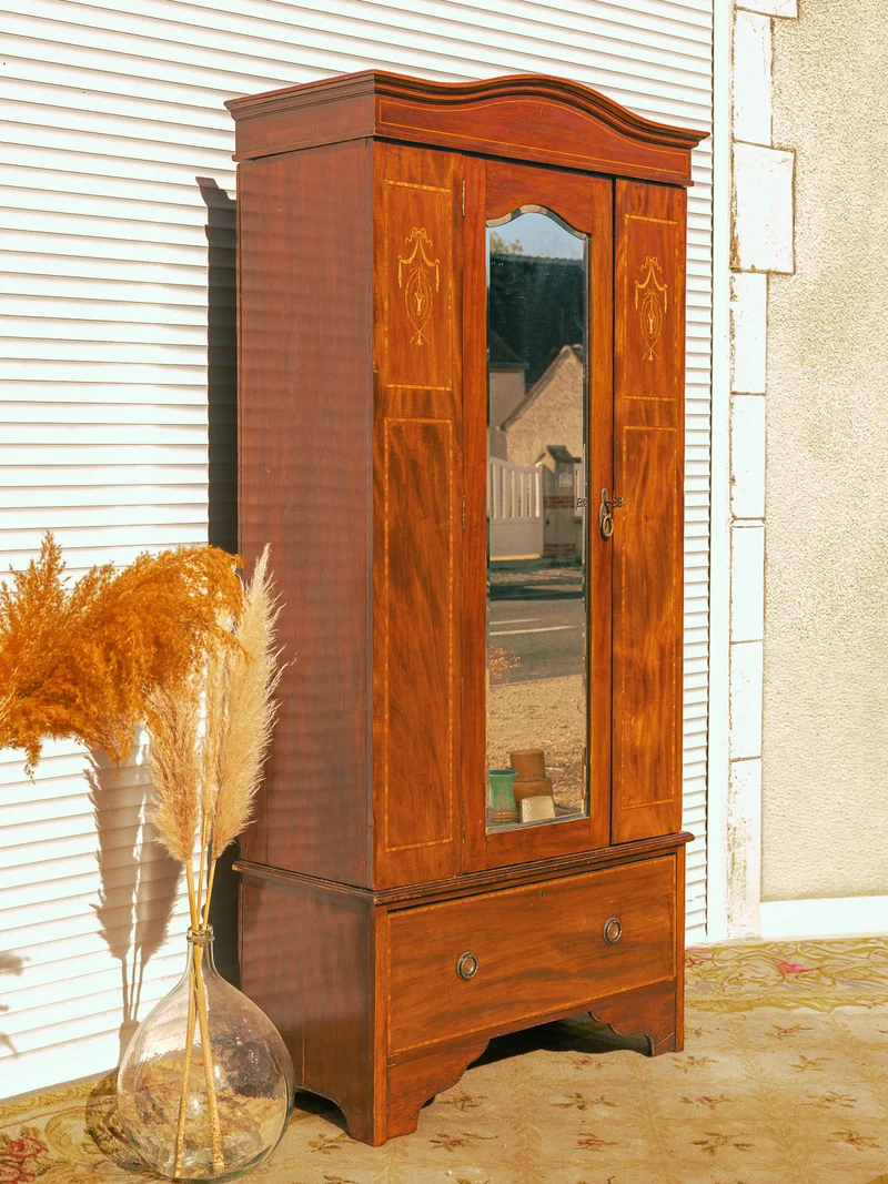 Blandine, l'armoire élégante avec miroir N°491