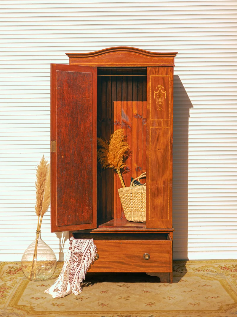 Blandine, l'armoire élégante avec miroir N°491