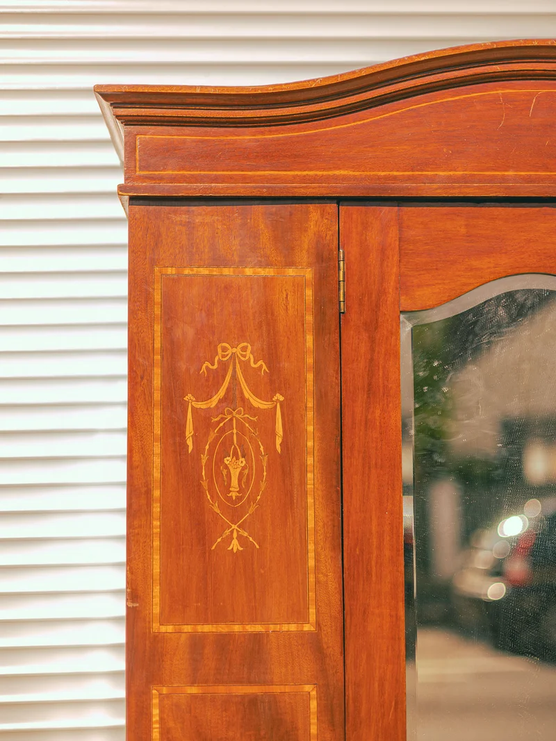 Blandine, l'armoire élégante avec miroir N°491