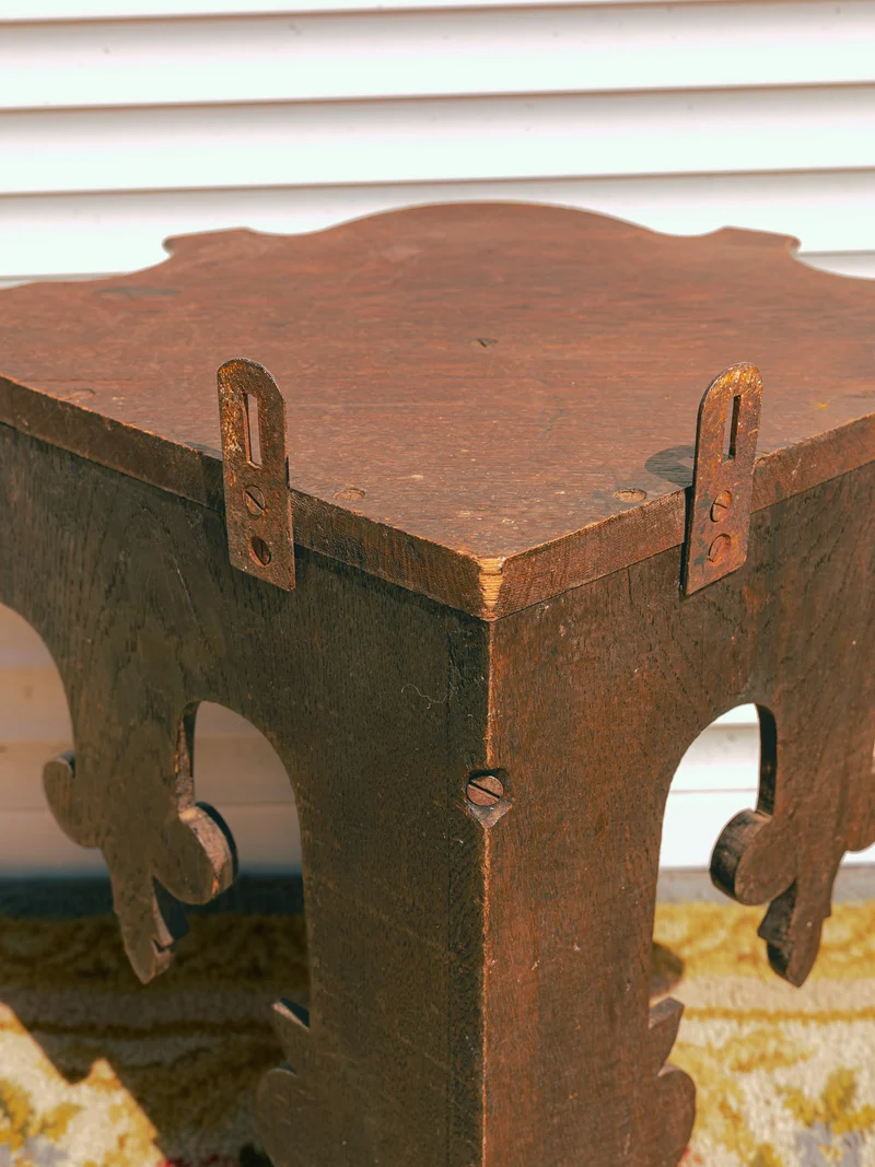 Gaëlle, l'étagère d'angle en bois sculpté N°1515